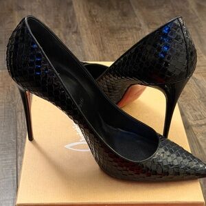 BNIB Christian Louboutin Kate 100 Snake Embossed Black Patent Heels 40.5